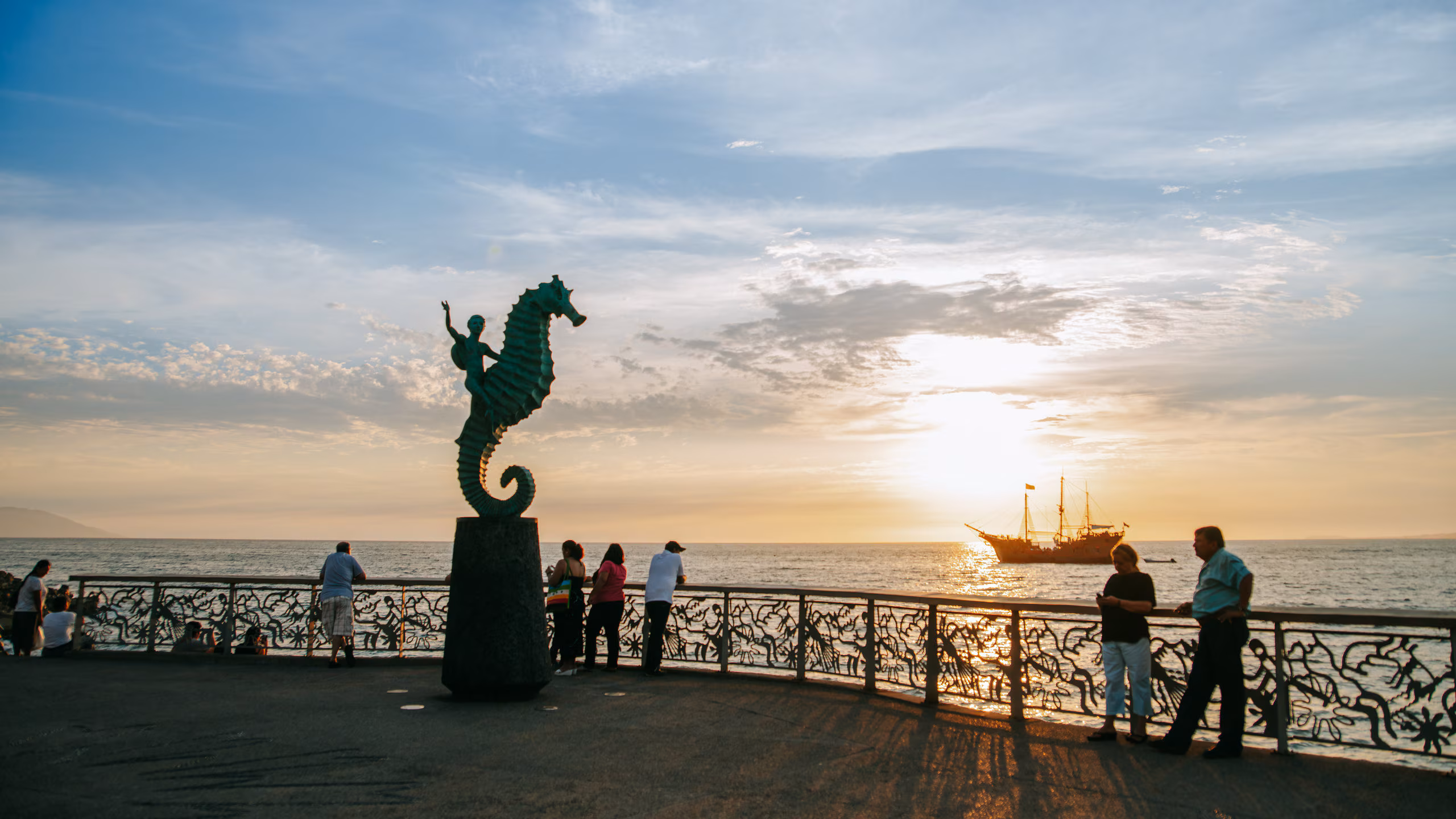 542098-puerto-vallarta SOL, ARENA Y SEMANA SANTA: LAS MEJORES PLAYAS DE MÉXICO PARA VACACIONAR